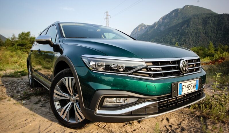 
								Volkswagen Passat Variant full									